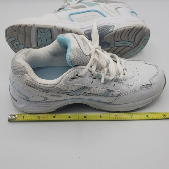 Vionic Walker Classic with Arch Support size 6 - Picture 13 of 16